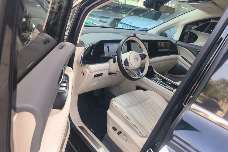 Used VOYAH Dream 2024 PHEV Ultra-Long Range Flagship Edition