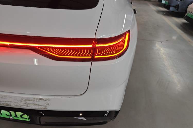 Used Geely Galaxy E8 2024 665 km Range Rear-Drive Starship Long-Range Version
