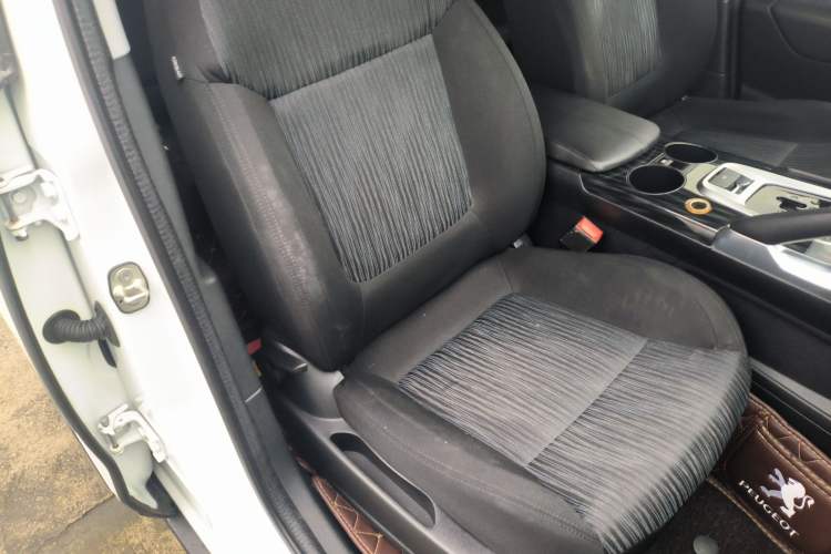 Used Peugeot 3008 2015 2.0L Automatic Classic Edition
