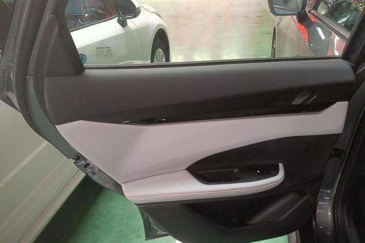 Used Changan UNI-V iDD 2024 Blue Whale Smart Electric iDD 136km ZhiKu Model