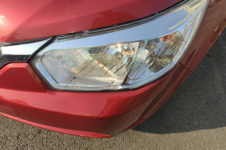 Used Venucia R50 2014 1.6L Automatic Splendid Edition
