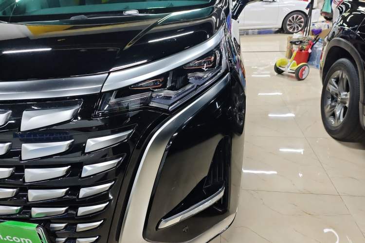 Used Denza D9 2022 DM-i 970 Four-Wheel Drive Prestige Model
