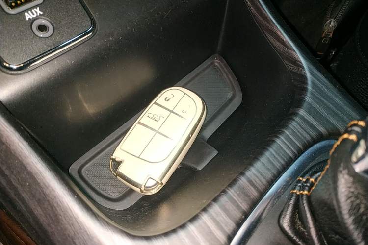 Used  Compass 2019 200T Automatic Family Edition - Connected Large Screen Version
