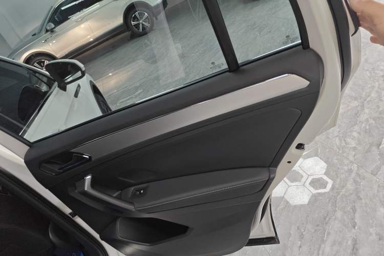 Used Volkswagen Tiguan L 2021 330TSI Automatic Two-Wheel Drive Smart Edition
