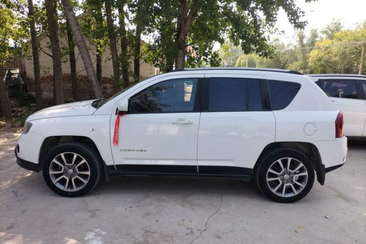 Used  Compass 2015 2.0L Two-Wheel Drive Luxury Edition