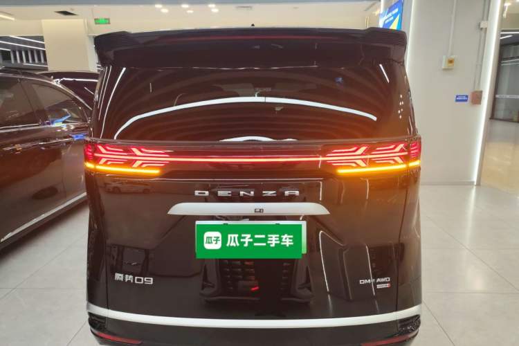 Used Denza D9 2025 DM-i Intelligent Drive 1020 Four-Wheel Drive Prestige Model
