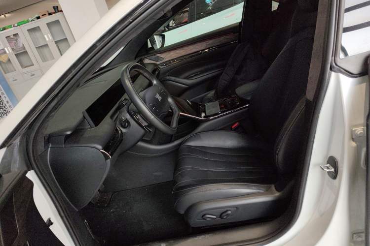 Used  L7 2022 Dynamic Model
