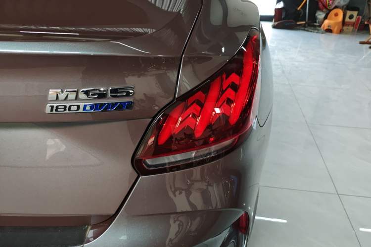 Used MG 5 2021 Revised Version 180 DVVT CVT Youth Luxury Edition
