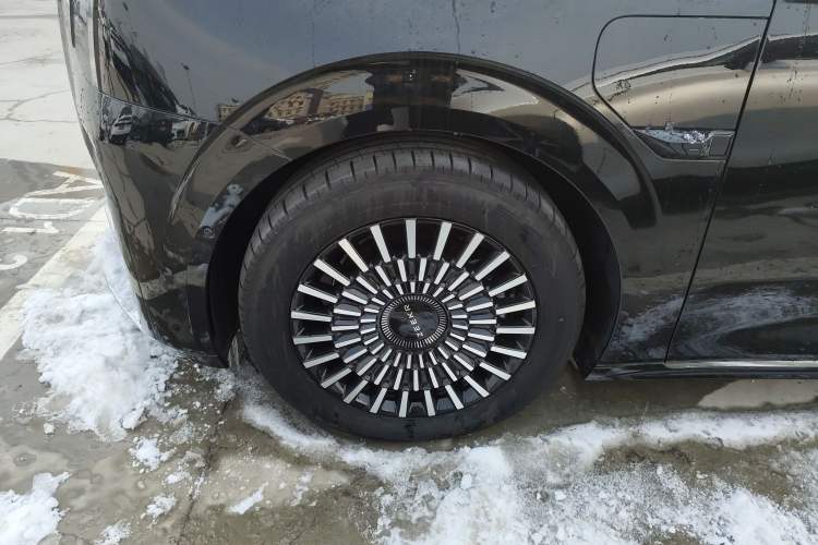 Used Zeekr 009 2024 7-Seater Walk-Through Version Four-Wheel Drive 108 kWh