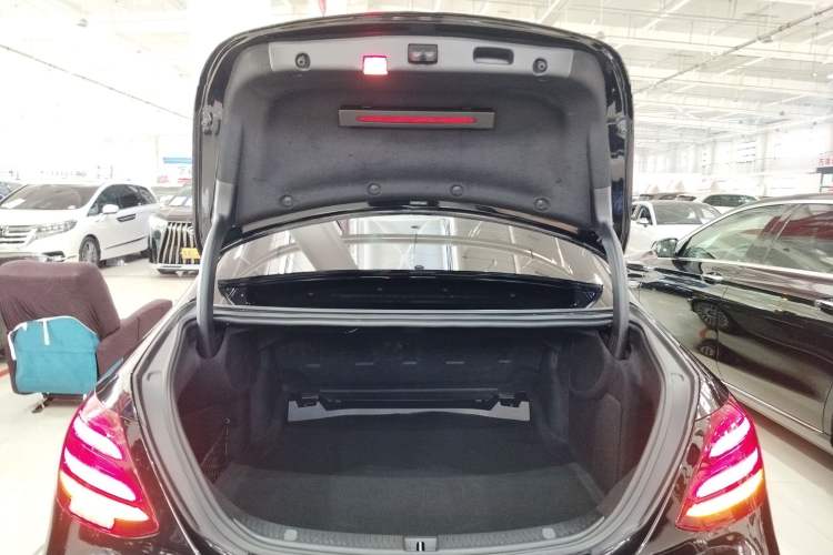 Used Mercedes-Benz E-Class 2019 E 300 L Sporty and Stylish Model