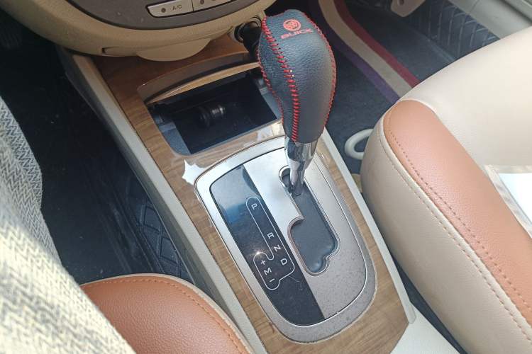 Used Buick Excelle 2015 1.5L Automatic Classic Model
