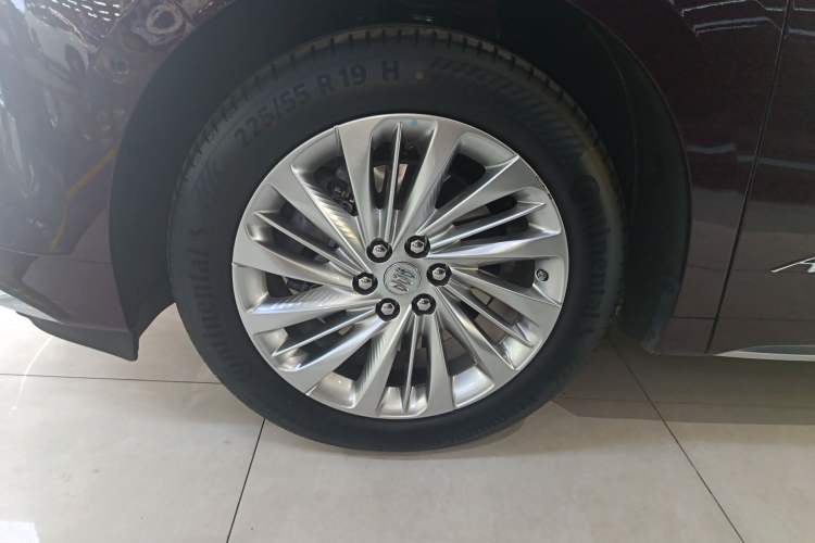 Used Buick Century 2023 2.0T Six-Seater Yinshi Edition
