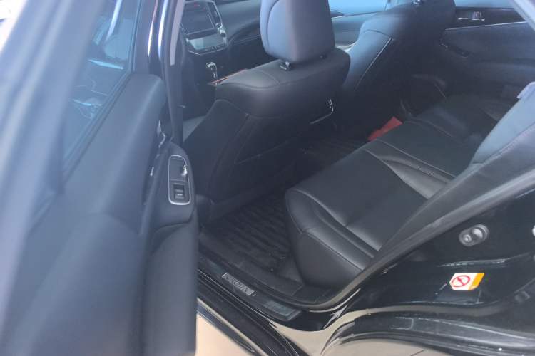 Used Toyota Crown 2015 2.0T Fashion Edition
