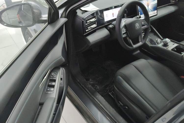 Used BYD Qin L 2025 DM-i Smart Drive 120KM Leading Model