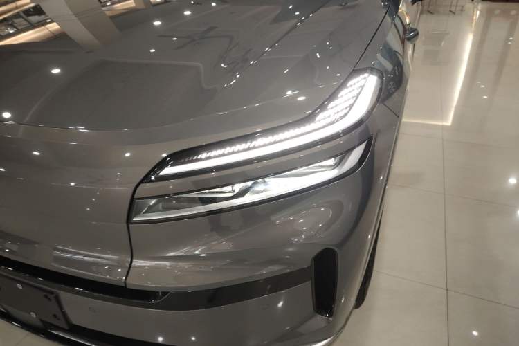 Used ONVO Luxeed L90 2025 Model—Ultra Six-Seater Version
