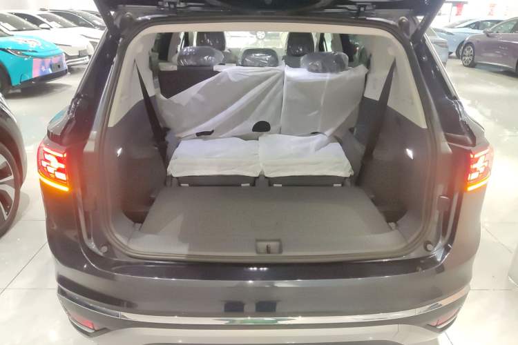 Used Volkswagen ID.6 CROZZ 2022 Long-Range PURE+ Edition