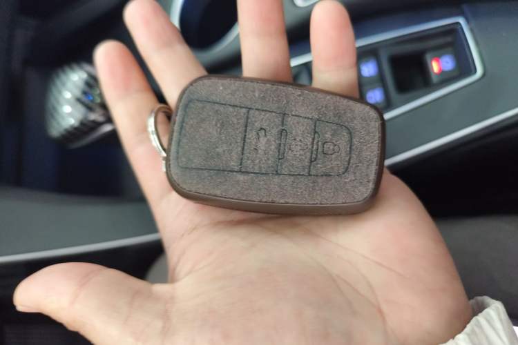 Used Toyota Avalon 2019 Dual-Engine 2.5L XLE Prestige Version China VI Standard