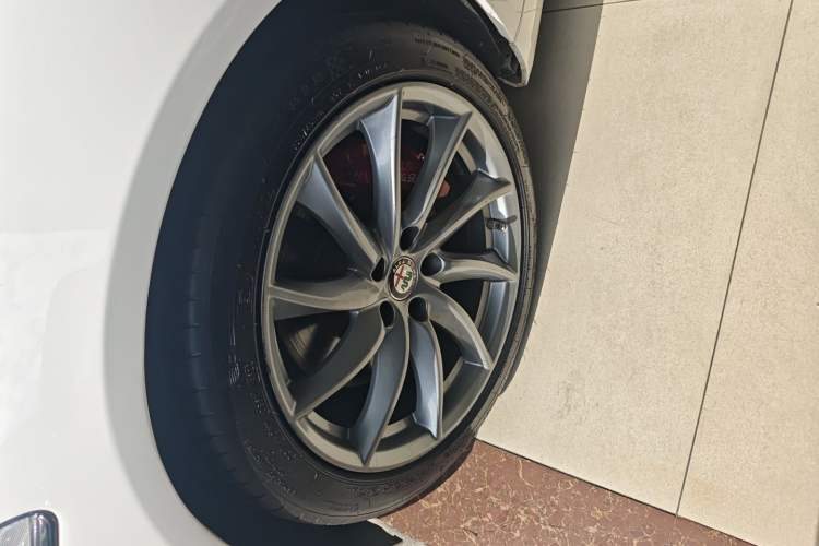 Used Alfa Romeo Giulia 2019 2.0T 280HP Luxury Edition
