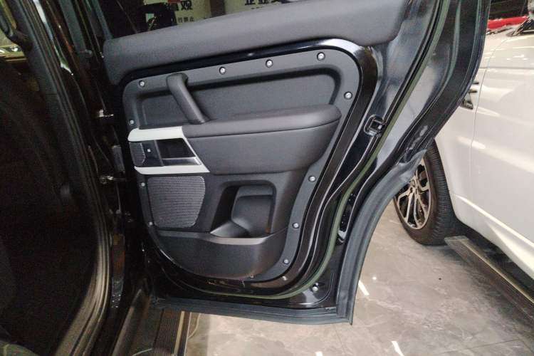 Used Land Rover Defender 2023 Facelift 110 3.0T P400 Dark Edition
