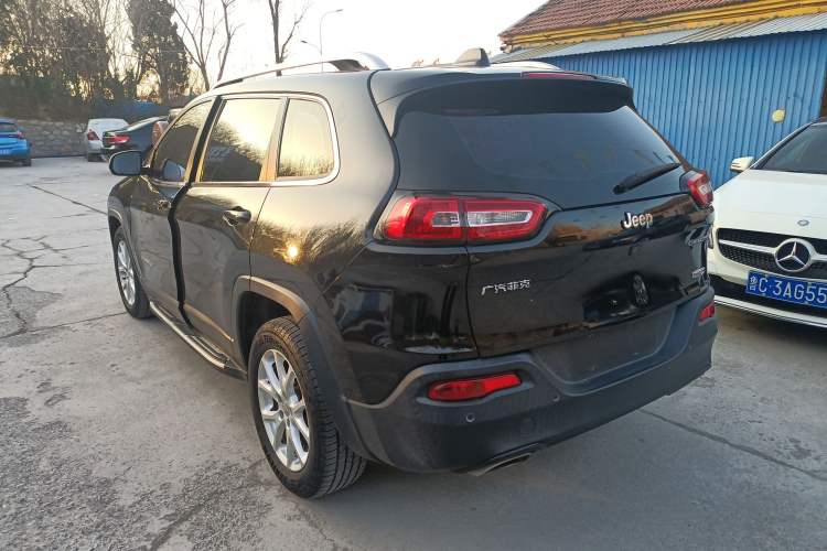 Used  Cherokee 2016 2.4L Leading Smart Version