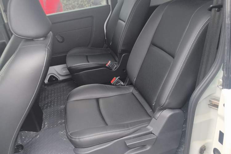 Used Jinbei Gold Hiace M Classic 2023 1.5L Travel Lion Passenger Vehicle 5/6/7 Seats