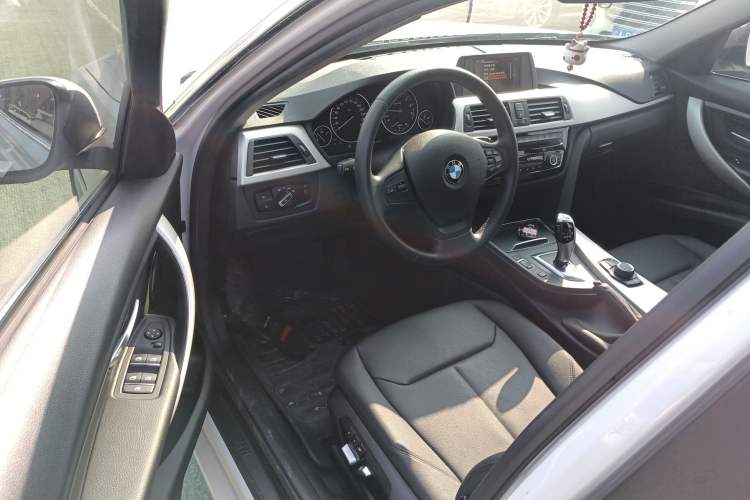 Used BMW 3 Series 2016 320Li Ambition Model
