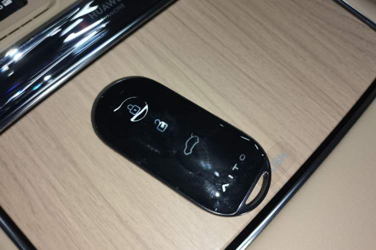 Used Hima AITO M5 2025 Extended-Range Ultra All-Wheel-Drive Version
