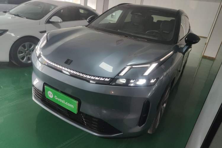Used Lynk & Co 08 EM-P 2025 220 km All-Wheel-Drive Performance Halo