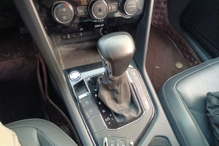 Used Volkswagen Tiguan L 2018 330TSI Automatic Two-Wheel Drive Luxury Edition
