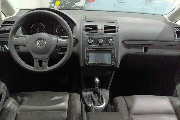 Used Volkswagen Touran 2015 1.4T DSG Comfort Edition 5 Seats
