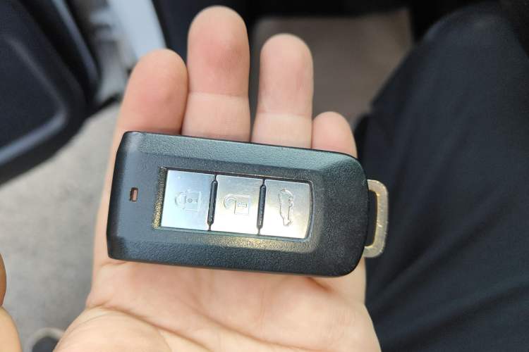 Used Mitsubishi Outlander 2016 2.4L 4x4 Luxury Edition 7-Seater