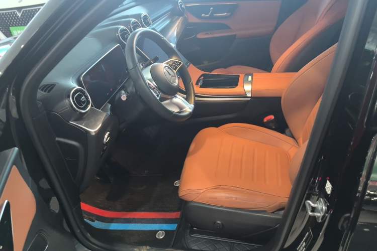 Used Mercedes-Benz GLC 2023 Facelift GLC 260 L 4MATIC Dynamic Version 5 Seats
