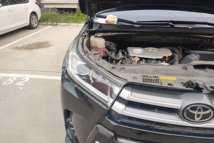 Used Toyota Highlander 2018 2.0T Four-Wheel Drive Luxury Edition 7 Seats China V Emission Standard