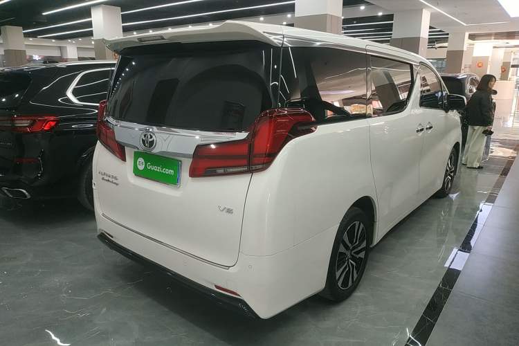 Used Toyota Alphard 2018 Revised Version 3.5L Premium Edition
