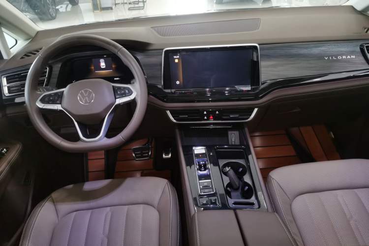 Used Volkswagen Viloran 2022 380TSI Luxury Edition
