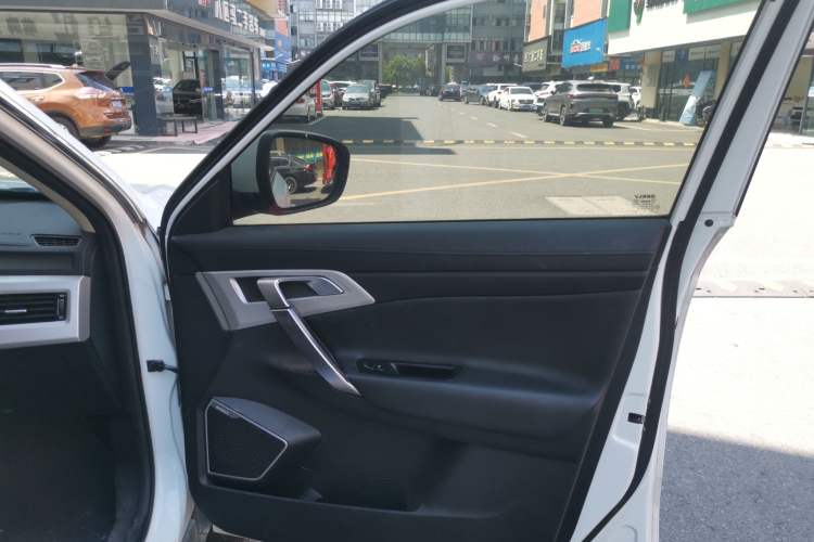 Used Geely Auto Emgrand X7 Sport 2020 1.8TD DCT Two-Wheel Drive Smart Connect 4G-Enabled Version
