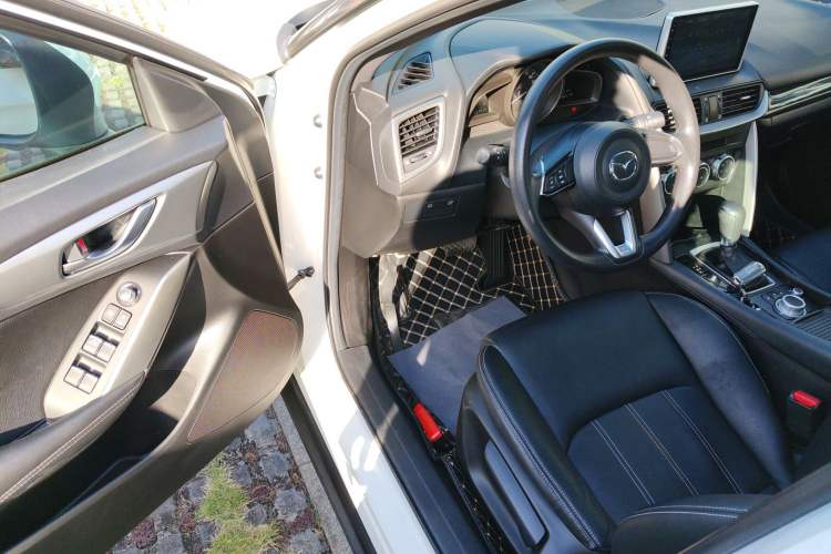 Used Mazda CX-4 2018 2.0L Automatic Two-Wheel Drive Blue Sky Dynamic Version China V Standard
