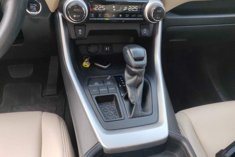 Used Toyota RAV4 2020 2.0L CVT Two-Wheel Drive Fashion Edition
