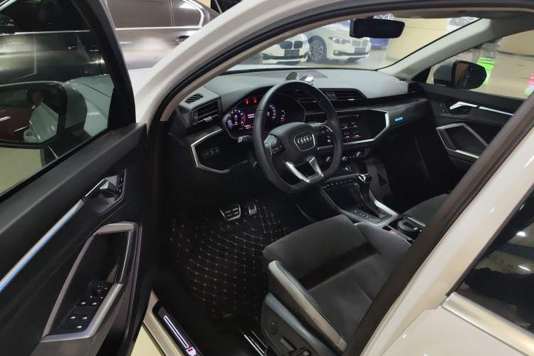 Used Audi Q3 2021 40 TFSI Fashion Dynamic Model
