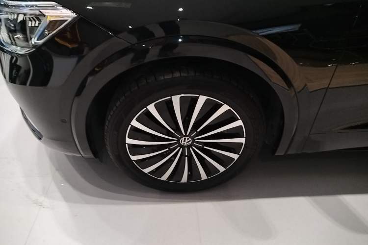 Used Volkswagen Viloran 2024 380TSI Premium Edition