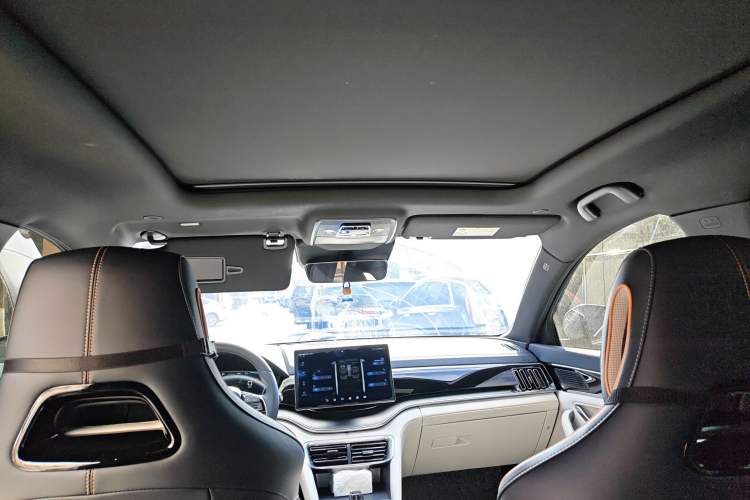 Used BYD Song PLUS New Energy 2024 HONOR Edition DM-i 110km Flagship PLUS
