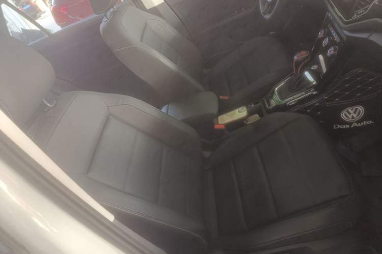 Used Volkswagen T-ROC 2021 280TSI DSG Two-Wheel Drive Comfort Connect Edition