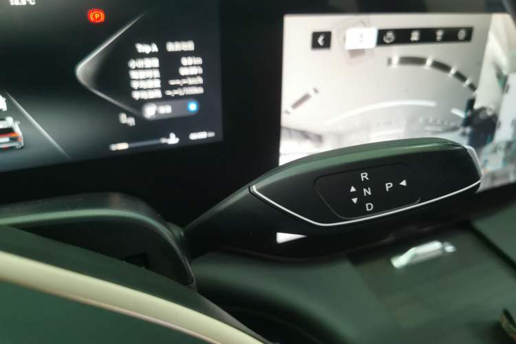 Used  Lanyue 2024 International Edition 400T Four-Wheel Drive Star Prestige 6-Seater
