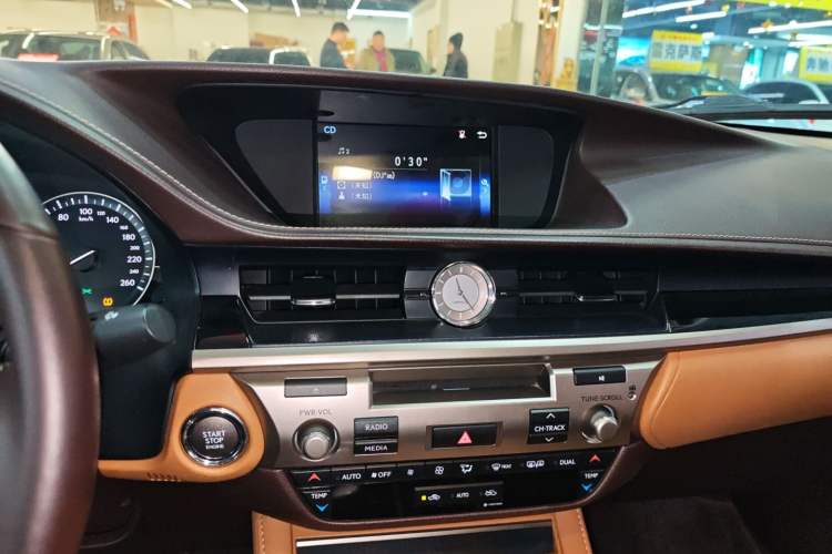 Used Lexus ES 2016 200 Midnight Special Limited Edition
