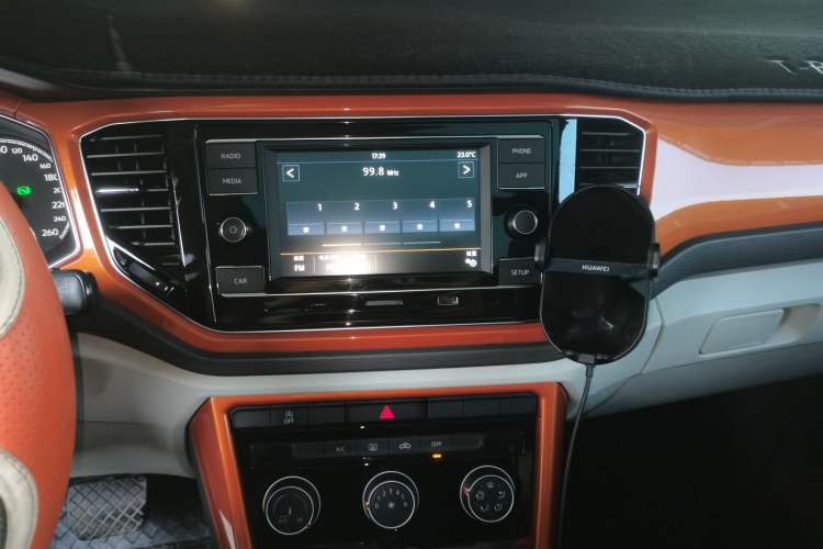 Used Volkswagen T-ROC 2018 280TSI DSG Two-Wheel-Drive Comfort Version China V Standard
