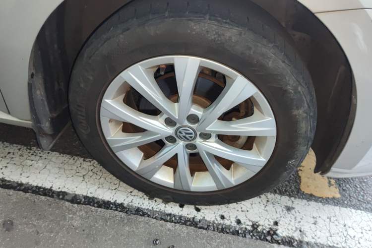 Used Volkswagen Lavida 2015 1.6L Automatic Comfort Edition
