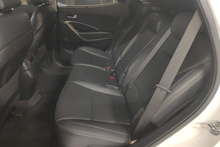 Used Hyundai Santa Fe 2015 2.0T Automatic All-Wheel Drive Smart Version 5 Seats