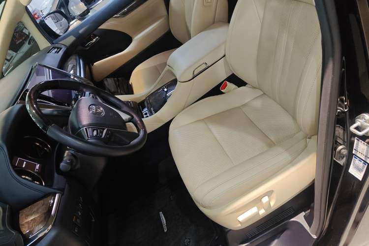 Used Toyota Alphard 2021 Dual-Motor 2.5L Premium Edition
