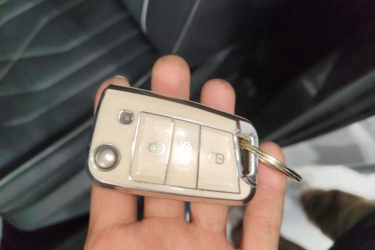 Used Volkswagen Tiguan L 2024 Outstanding Model 330TSI Automatic Two-Wheel Drive R-Line Dragon Glory Edition
