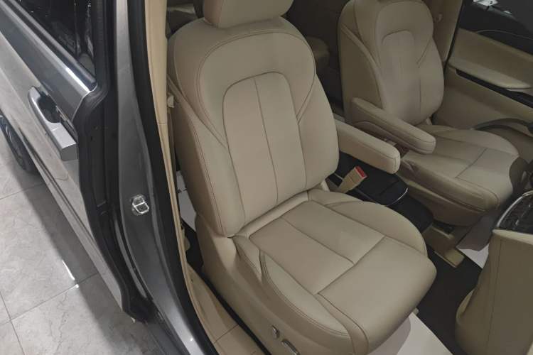 Used Buick GL8 2023 ES Lu Zun Deluxe Model

